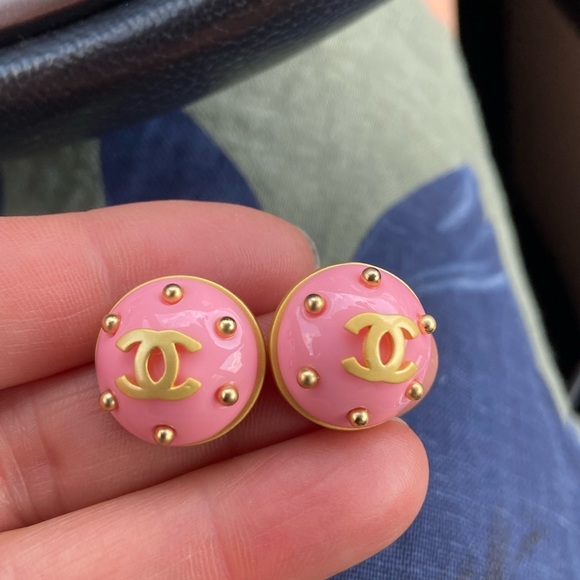 NOT CHANEL!! small pink button earrings - Picture 1 of 4
